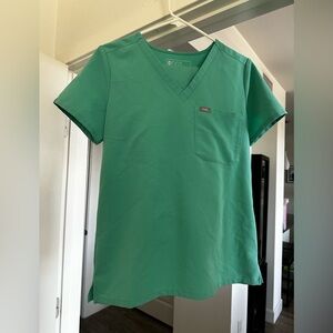SURGICAL GREEN FIGS SCRUB SET. XS top and XS jogger pants